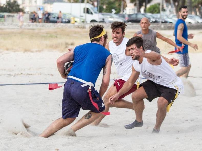 Il football americano anima l’estate in spiaggia 