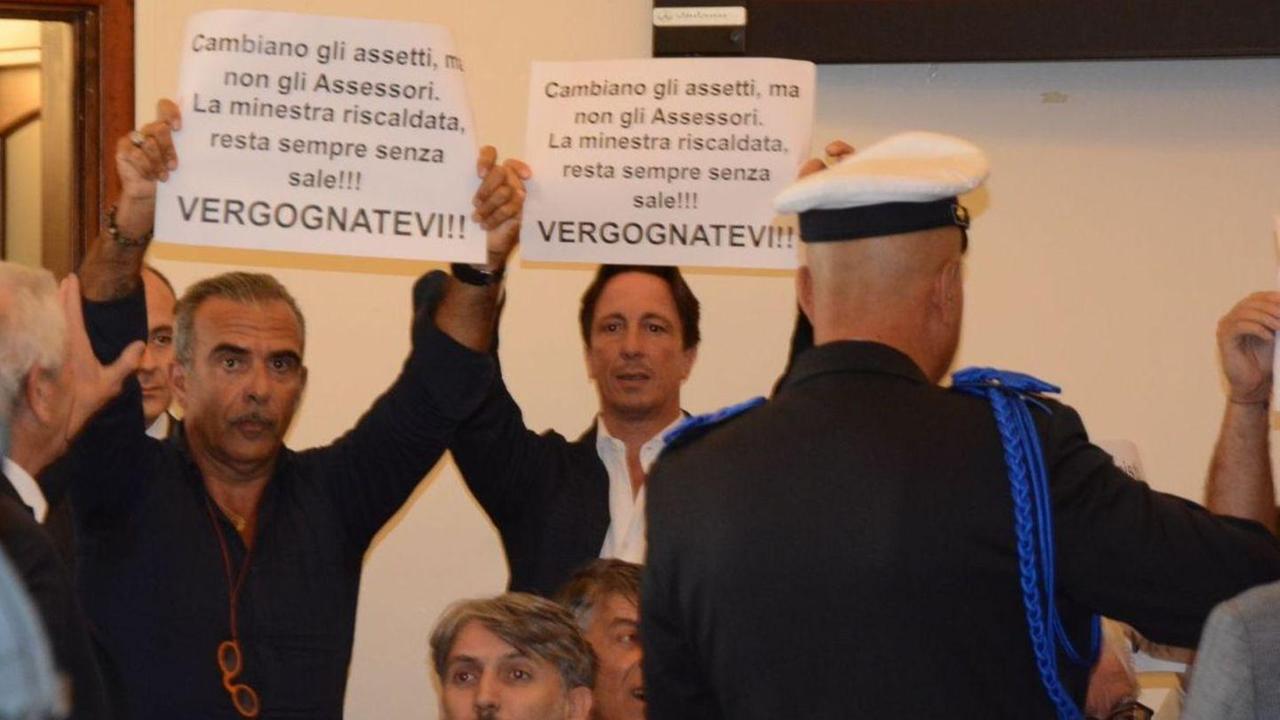 «Minestra riscaldata: vergogna!»