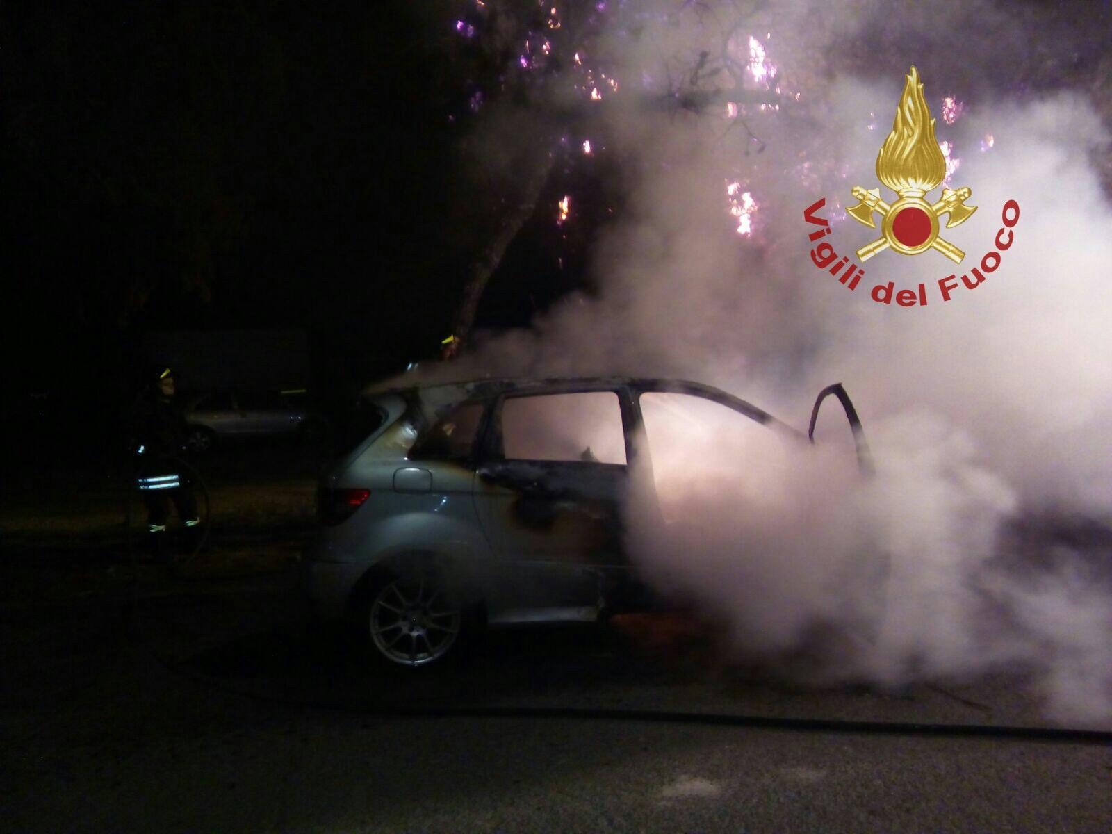 Incendi dolosi a Cagliari: a fuoco tre auto