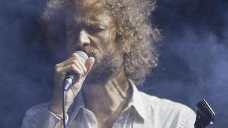 Francesco Tricarico in concerto al locale di Calafuria