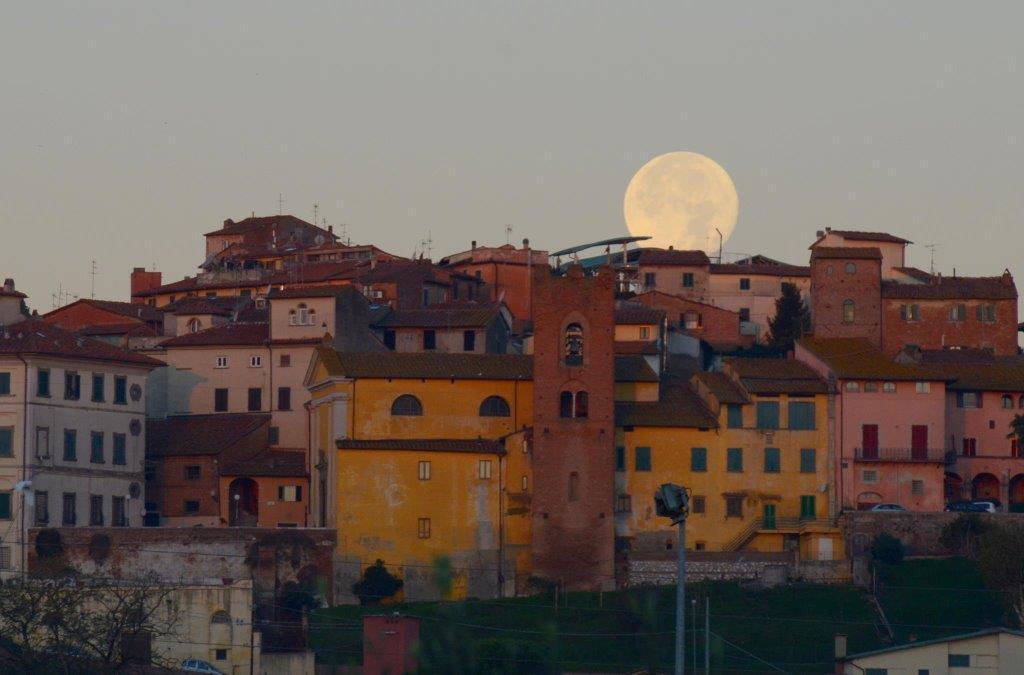La foto vincente della prima settimana è stata inviata da Andrea Zanobini: ritrae Santa Maria del Monte