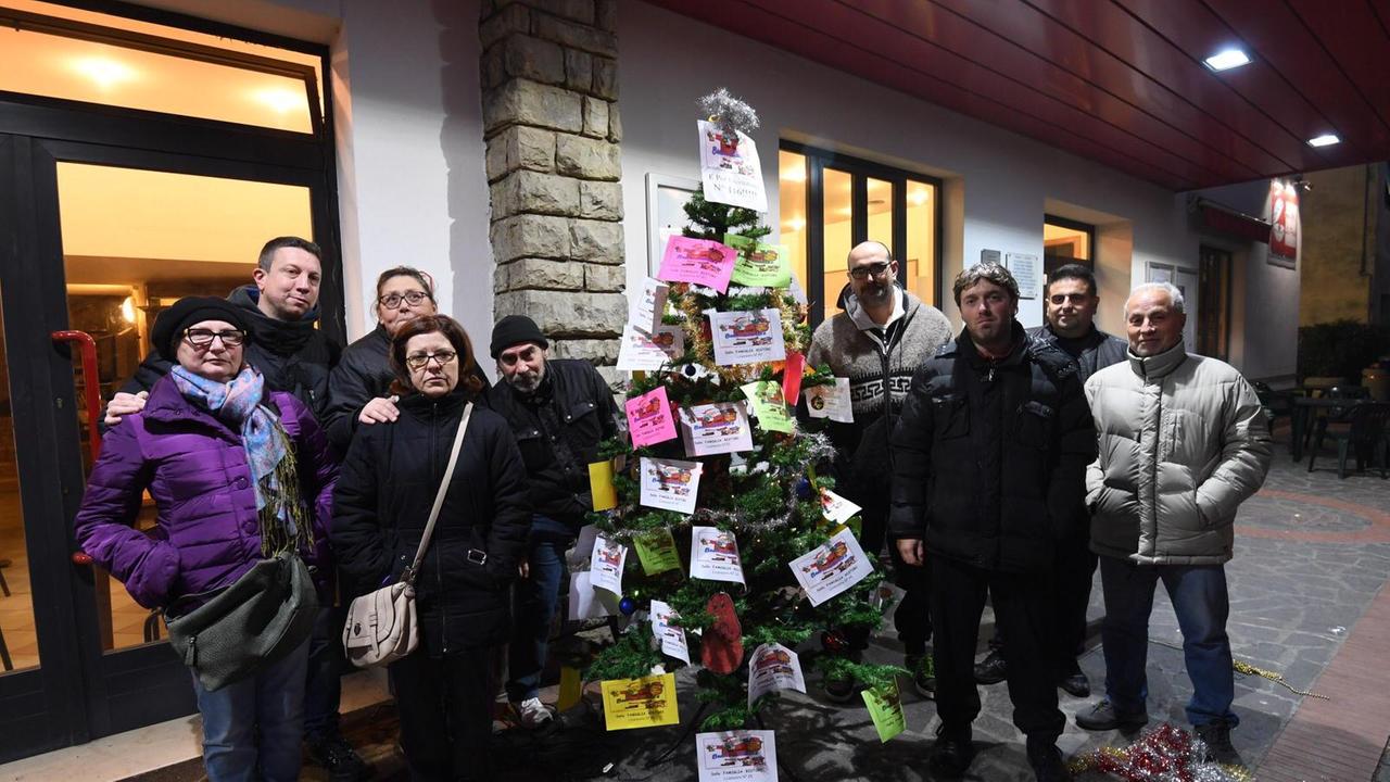 La protesta dei licenziati dalla Ristori lo scorso Natale a Montecalvoli (Foto Franco Silvi)