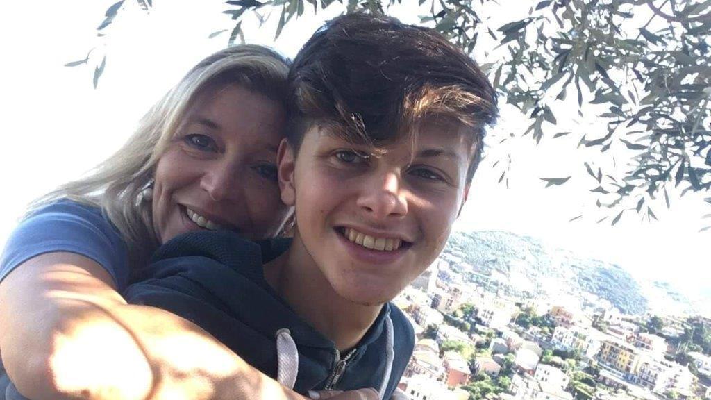 Un'immagine felice di Loredana Busonero con il figlio Francesco