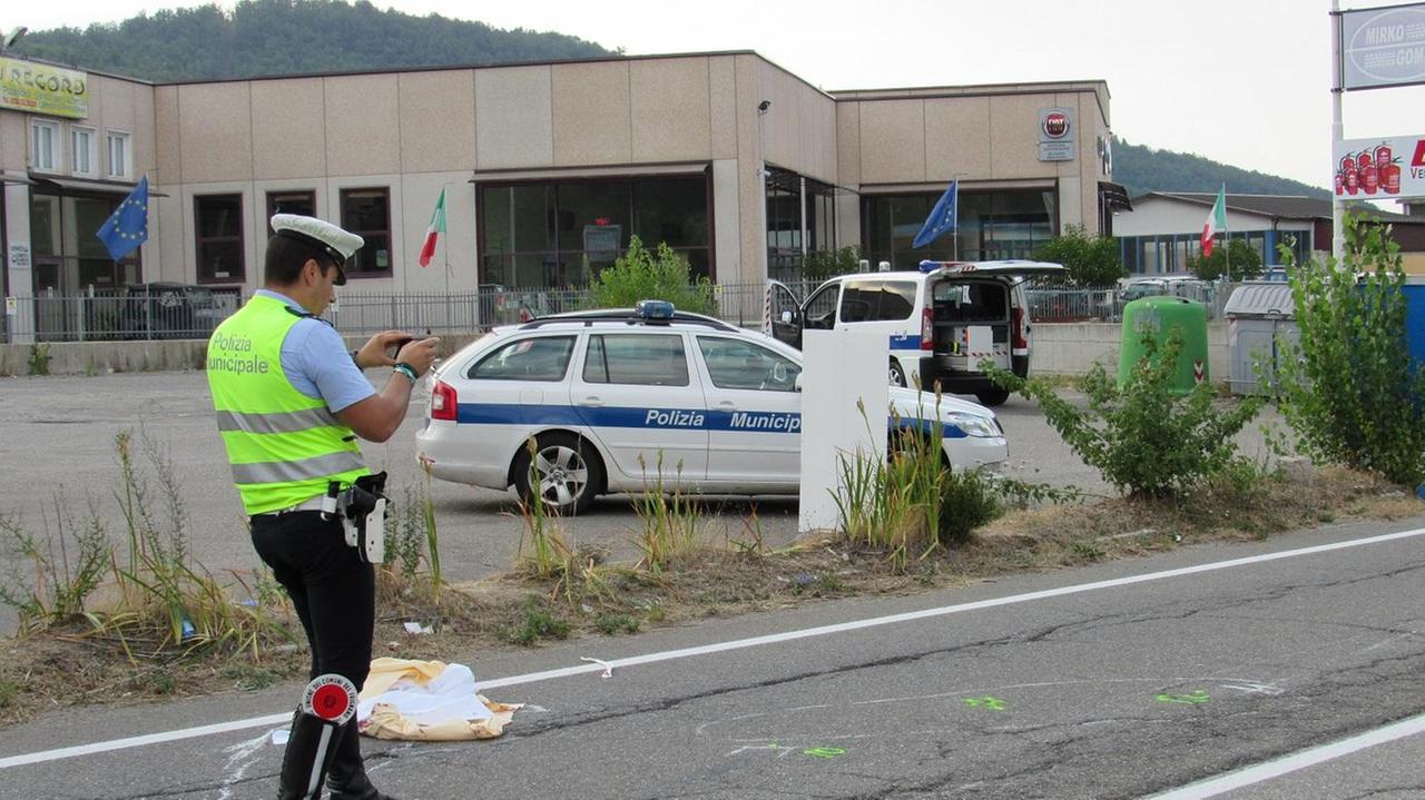 Tragedia a Pavullo, schianto tra due moto: muore 24enne