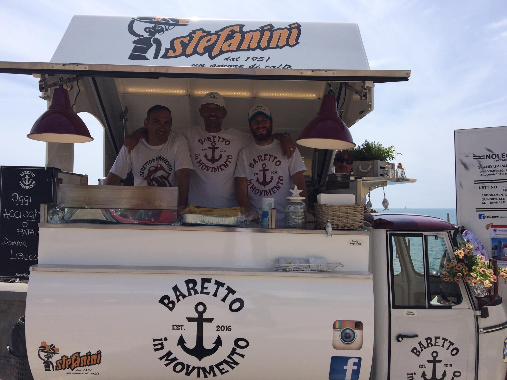 Il figlio distrugge il bar sul lungomare: «Mi scuso, lo riparo io» 