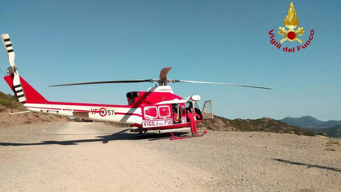 Escursionista si sente male a Gorroppu: salvataggio con l'elicottero dei vigili del fuoco