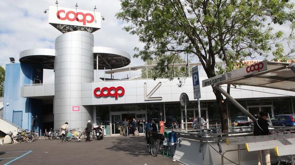 Esclusa dal provvedimento la Coop di via Sani, potrà proseguire normalmente con le vendite