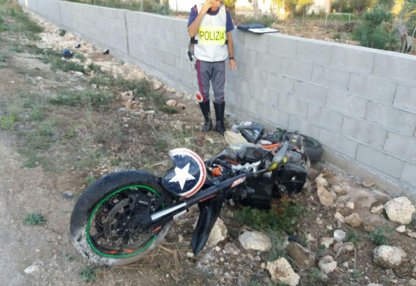 Fuori strada con la moto, grave 38enne 
