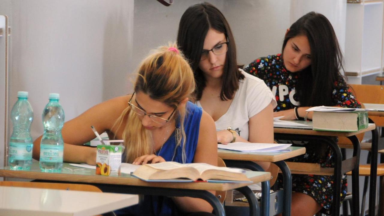 Sorelle, maturande, divise dalle tesine