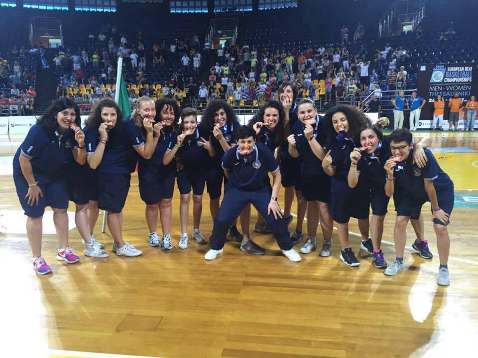La nazionale femminile paralimpica di  basket, Giulia Sautariello in centro