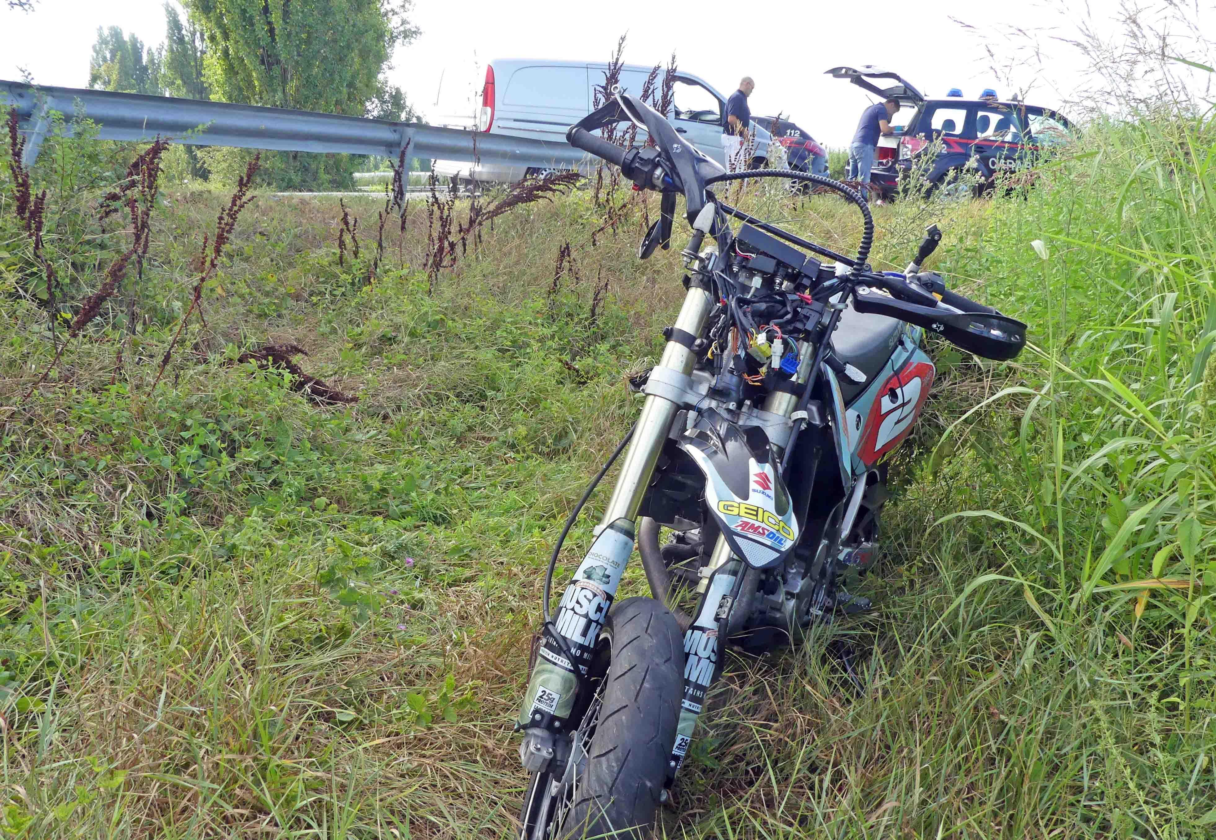 Fuori strada in moto: muore a 45 anni 