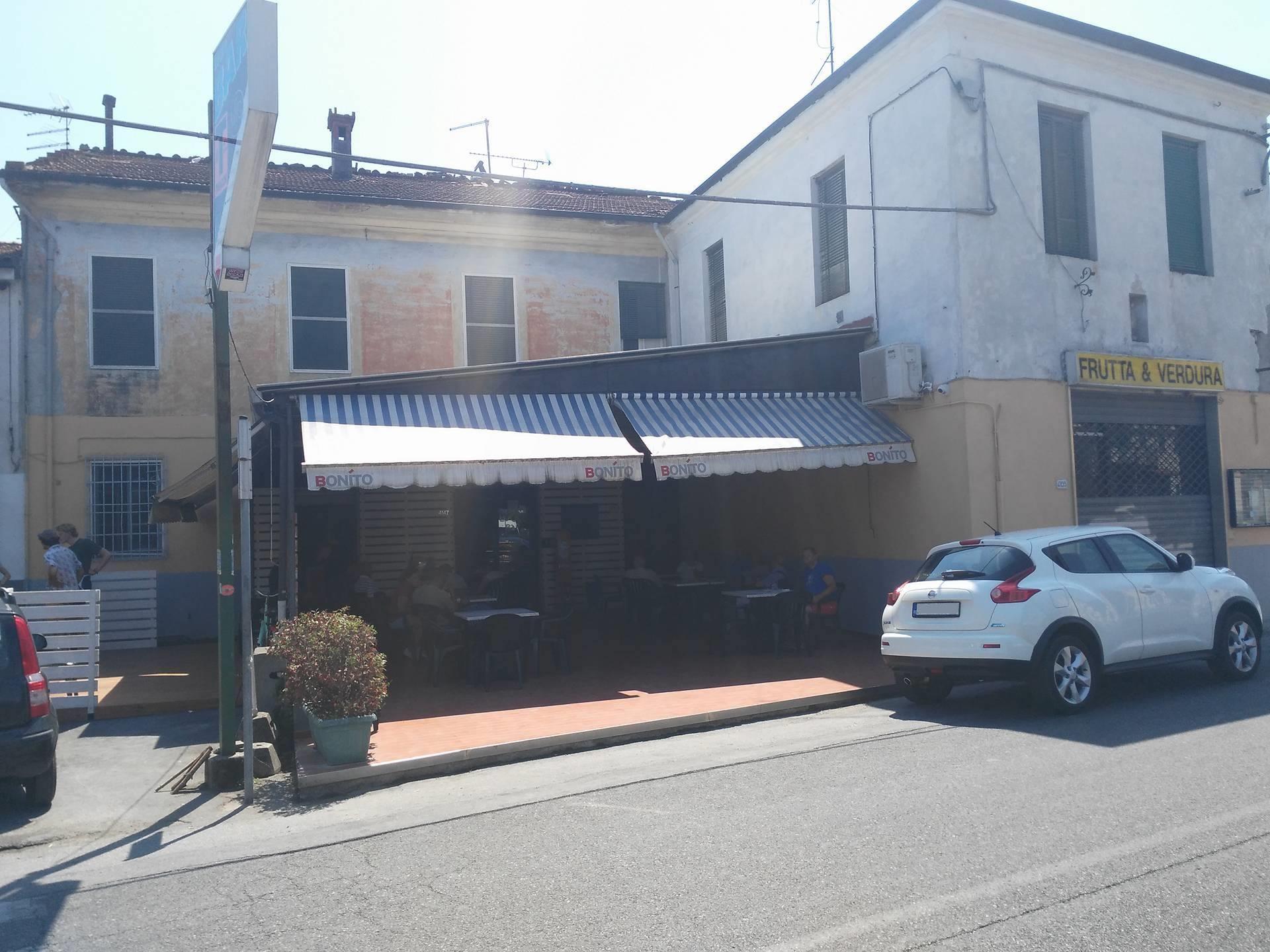 L'esterno del bar Alex (ex Lucky bar) di Maggiano teatro dell'aggressione