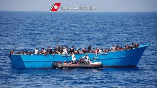 Migranti: 385 soccorsi su tre gommoni