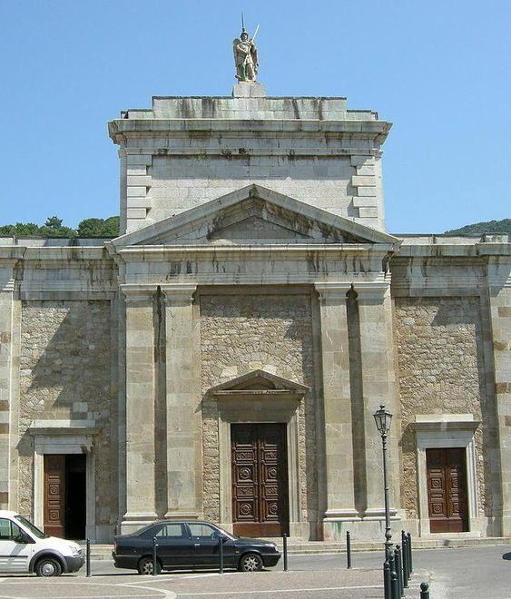 Anziana scippata all’uscita dalla messa