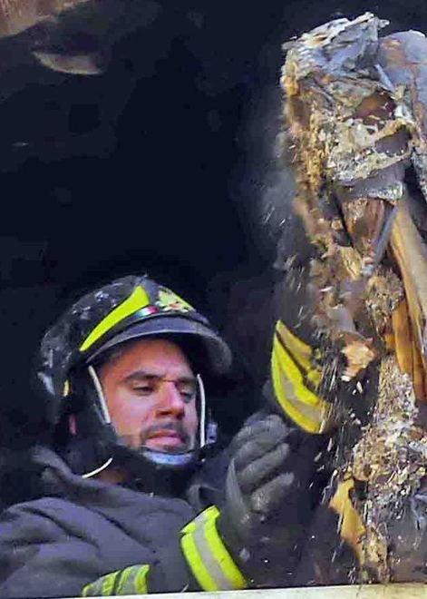 Indagini dopo il rogo nel Ghetto 