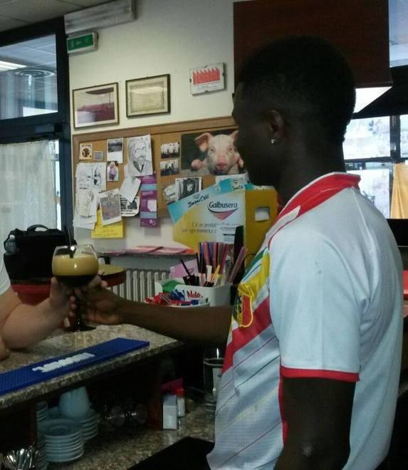 Profugo, minorenne e volontario barista al circolo Arci Gardenia