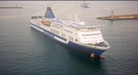 Nave ko, 900 turisti bloccati a Livorno 