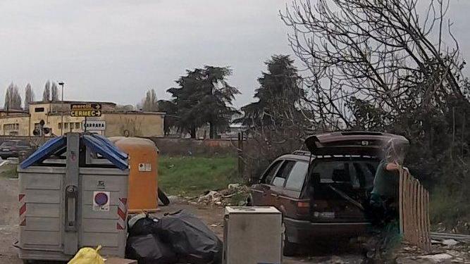 Massa, raffica di multe ai furbetti dei rifiuti