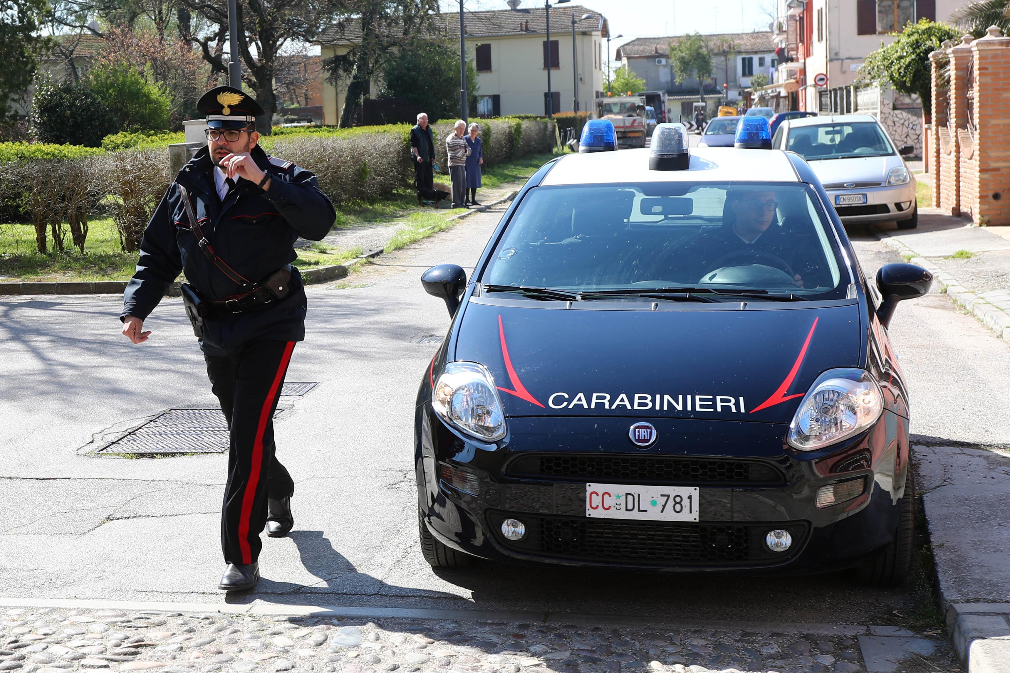 Rintracciato dai carabinieri simula il furto dello scooter