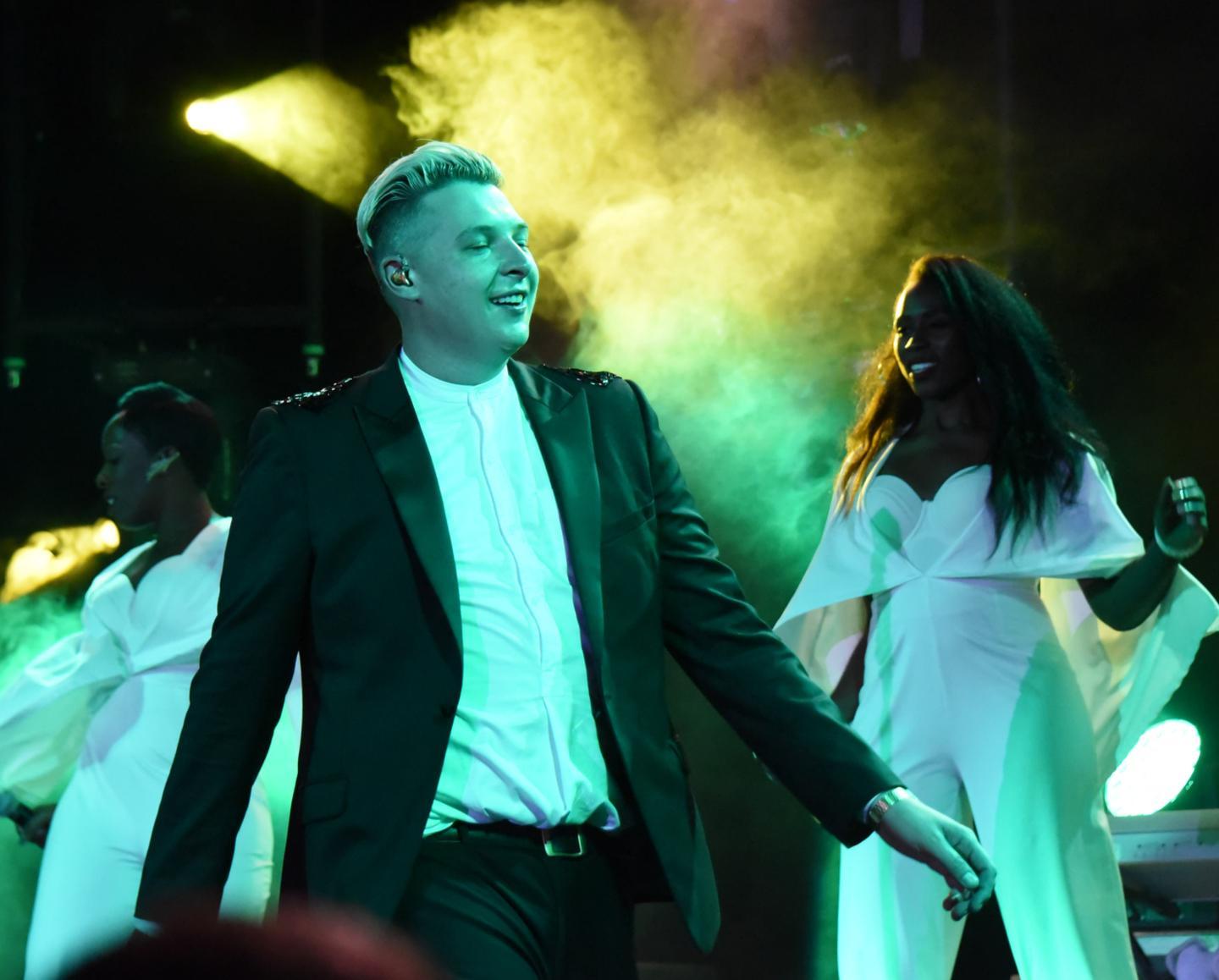 “Love me again”, il live di Newman al Cala di Volpe 