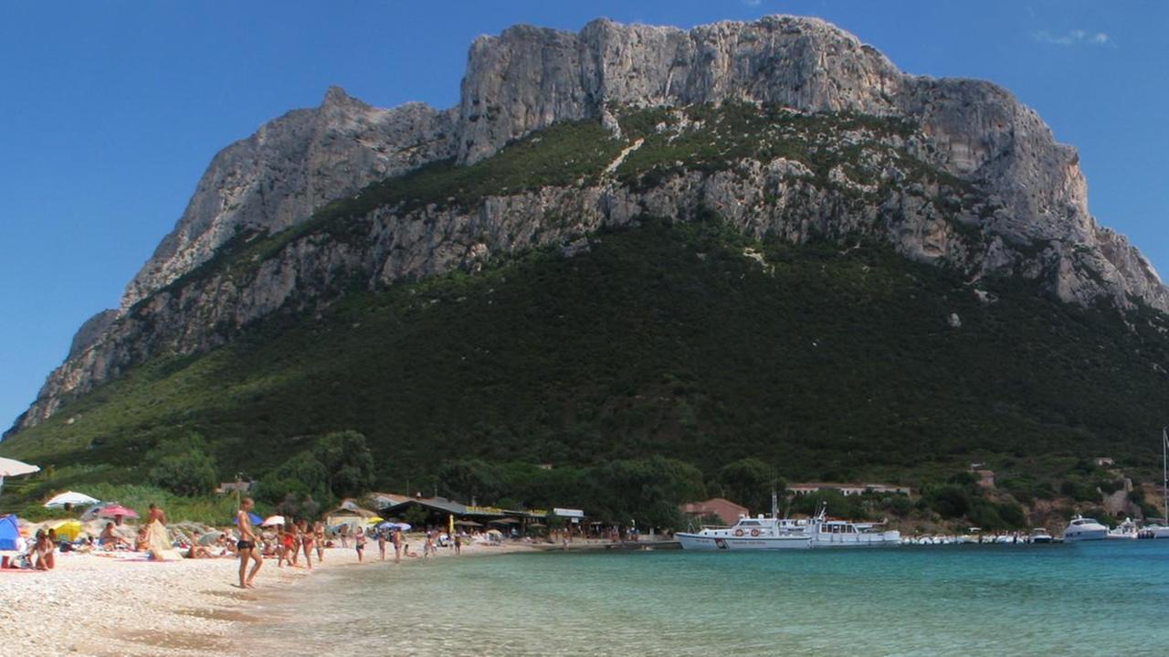 Un mare di smeraldo nell’eden di Tavolara