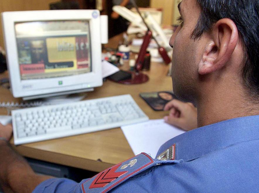 Va su un sito hard, ricattato per l’incontro a luci rosse 