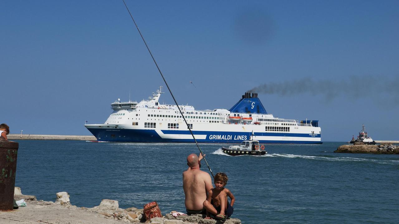 La partenza del traghetto