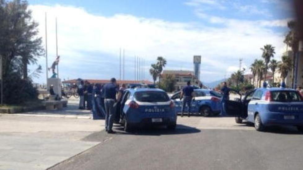 Coppiette rapinate sulla spiaggia: arrestati due giovanissimi italiani 