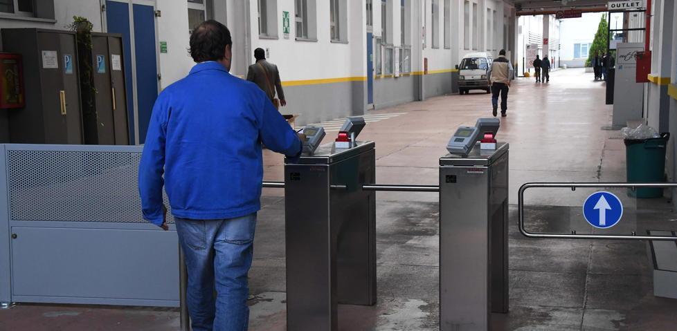 «Piaggio adegui il premio e riporti il lavoro in Italia» 