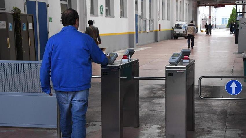 «Piaggio adegui il premio e riporti il lavoro in Italia»