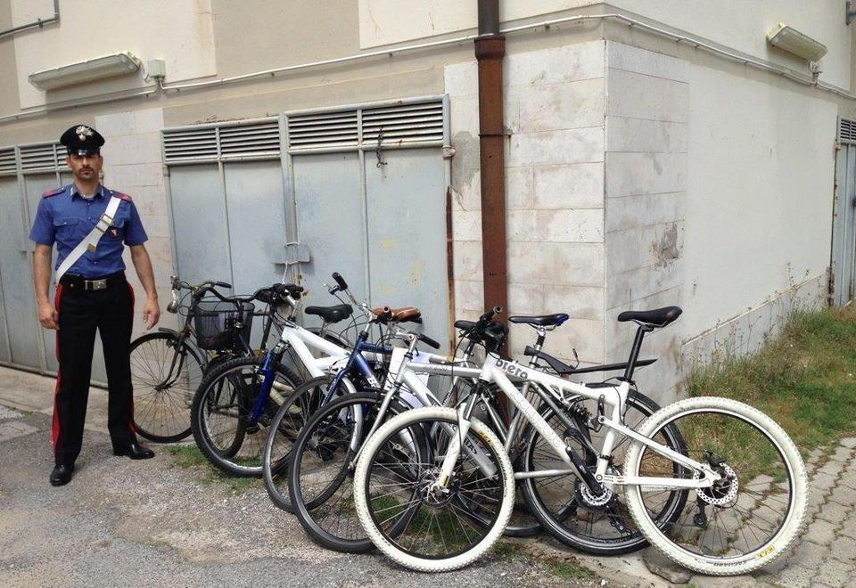Bici rubate, esposizione in caserma 