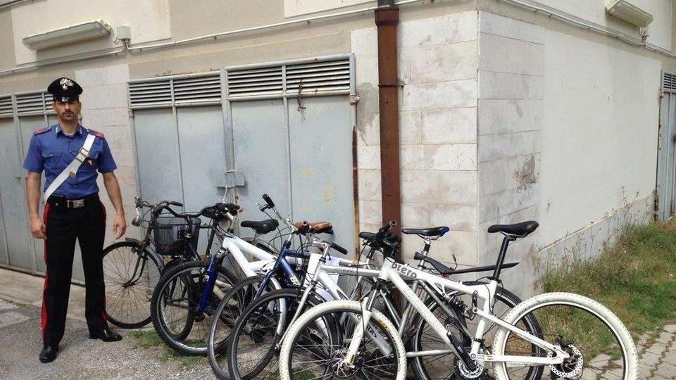 Bici rubate, esposizione in caserma