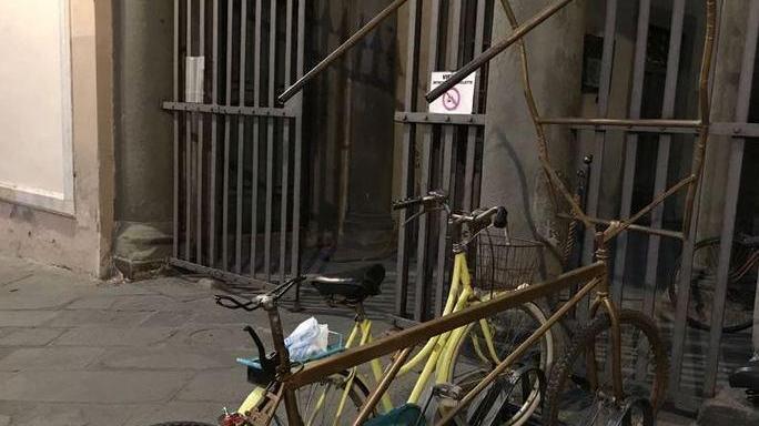 Super bicicletta rubata sotto palazzo Santini