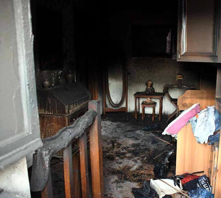 Rogo in un appartamento distrutte due camere 