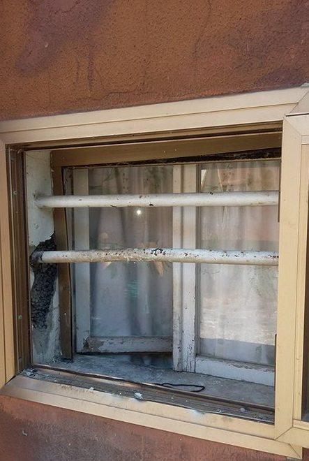 Casa assalita: rubate pistola e medaglie