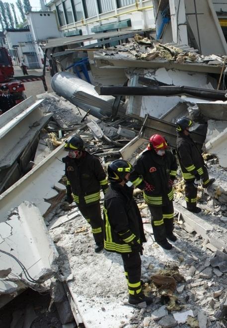 le tragedie per il crollo dei capannoni