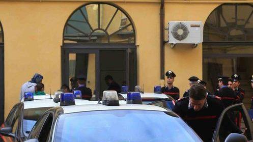 Telefono rubato, chiede il riscatto