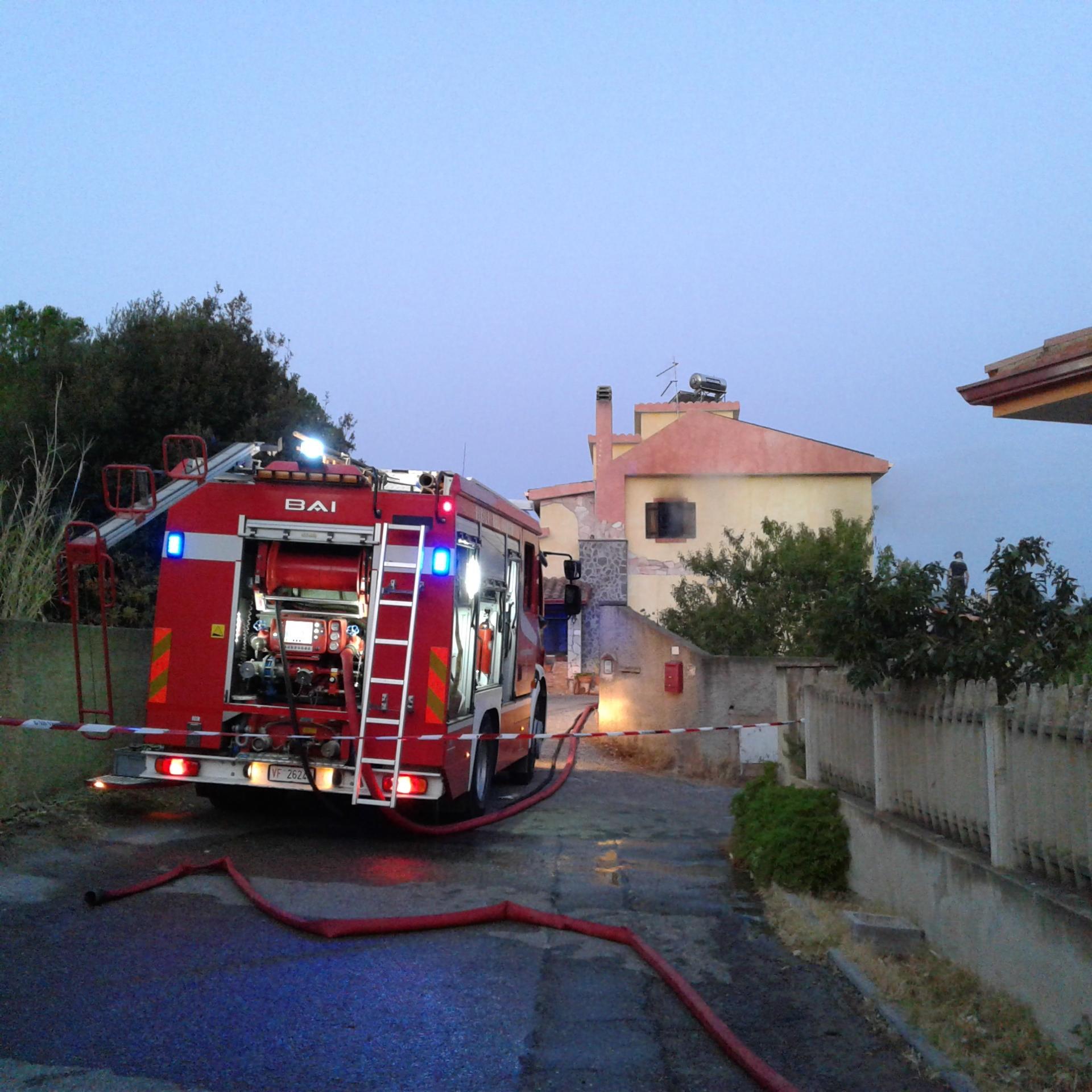 La casa dove è scoppiato l'incendio che ha causato la tragedia
