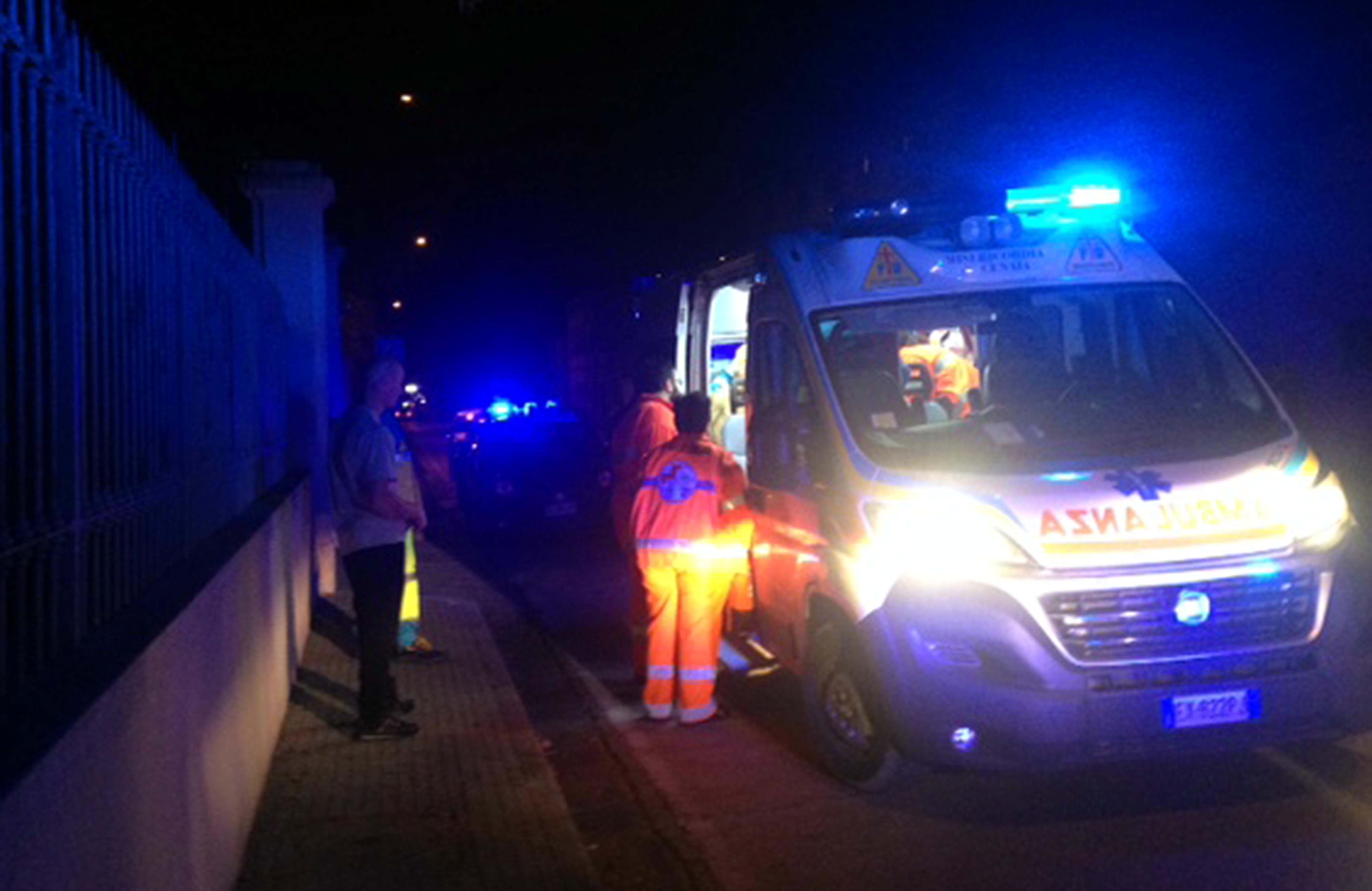Uomo riverso a terra e con il volto tumefatto soccorso a Bagni di Lucca