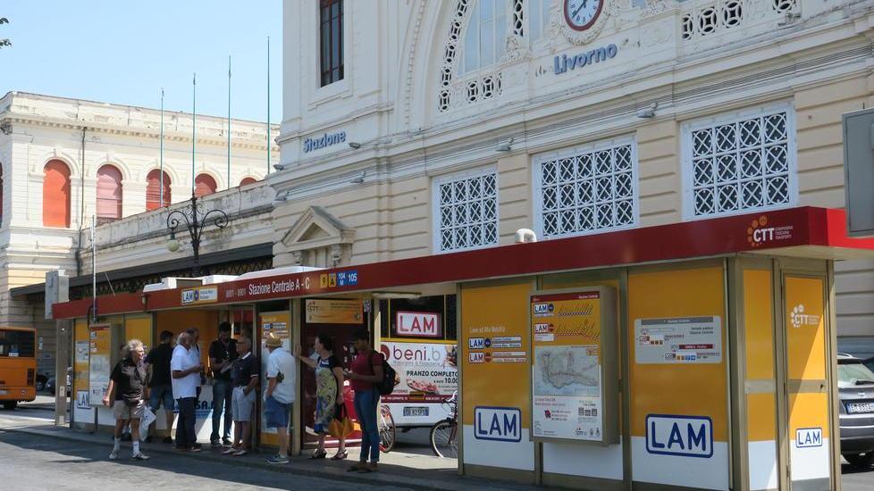 Stazione, pensilina inaugurata e piazza come nuova