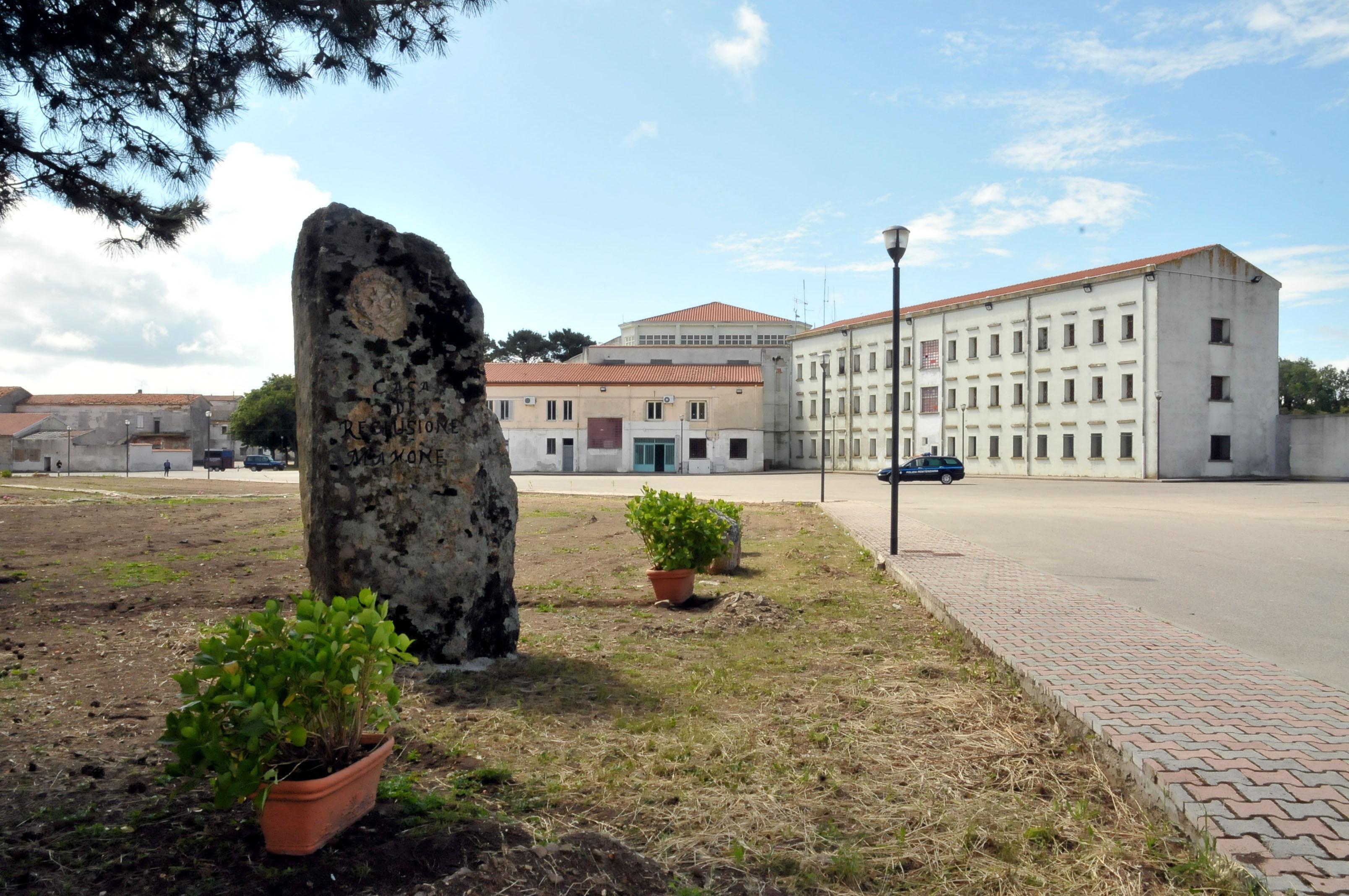 Evade un detenuto della colonia agricola di Mamone, polemica del sindacato