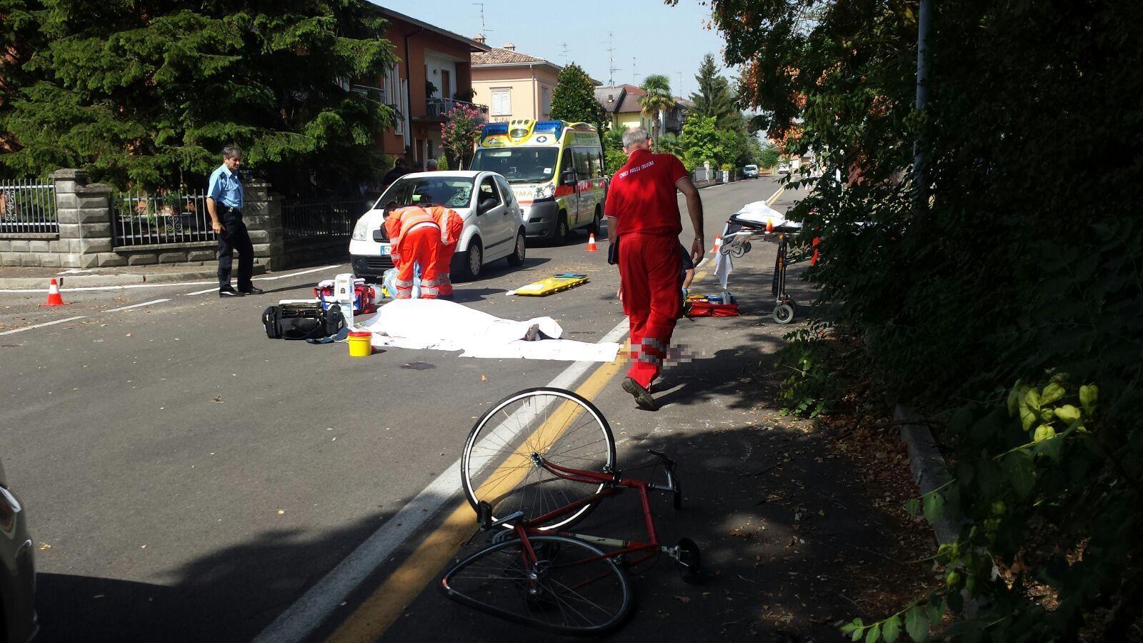 Taneto di Gattatico, 84enne in bicicletta muore travolto da un'auto 