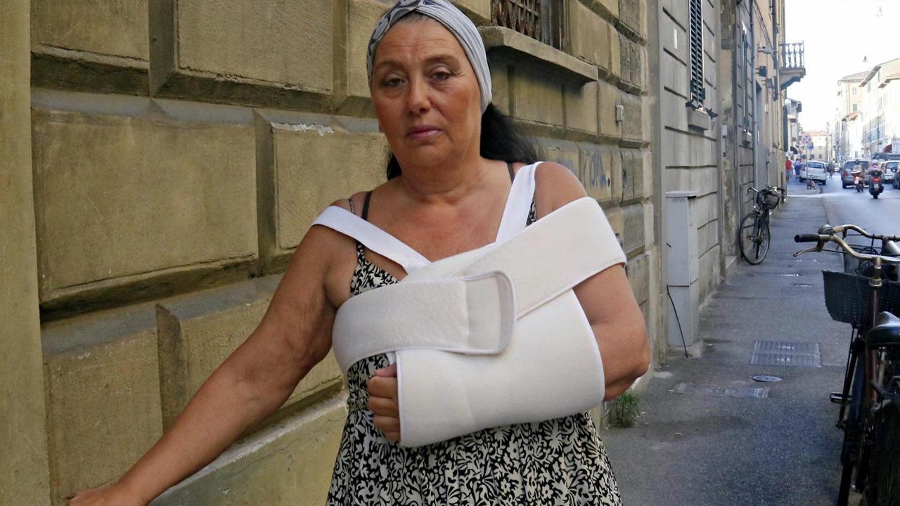 Volontaria aggredita in Venezia: «Prima gli insulti, poi la transenna addosso»