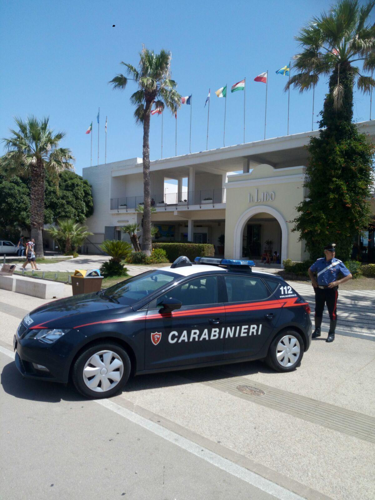 Cagliari, palpeggia una 40enne al Poetto: arrestato un uomo di 61 anni