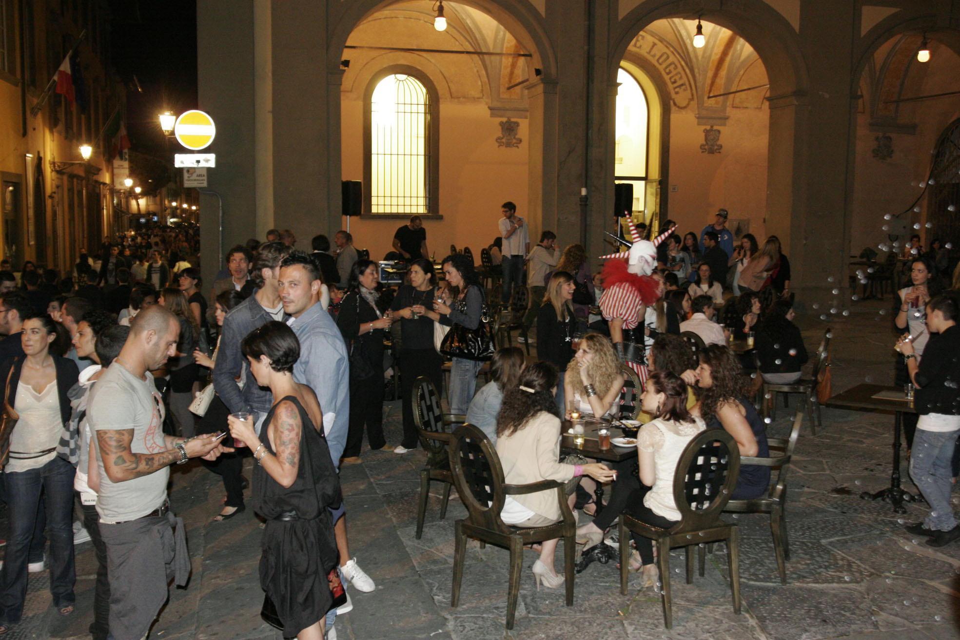 Bene la movida ma poco shopping nelle serate di luglio (foto d'archivio)