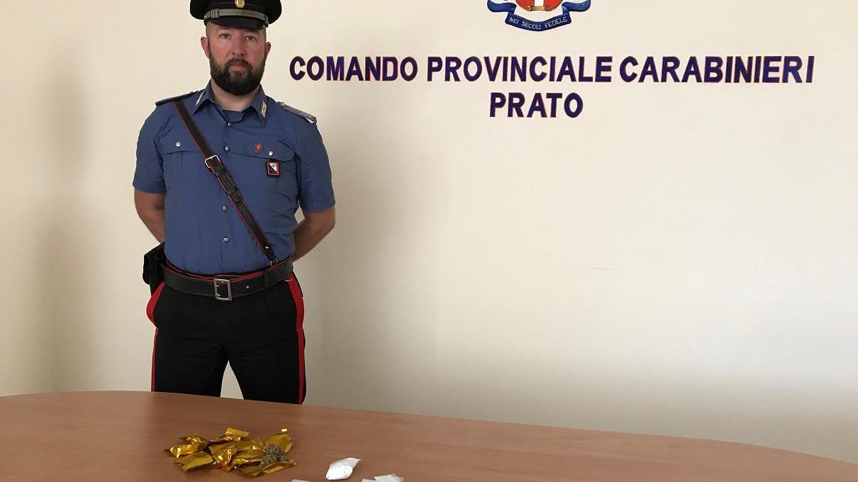 Una parte della droga e dei contanti sequestrati