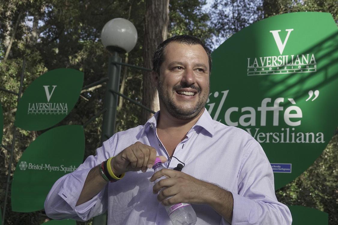 Il Salvini in blu: «Pronto a fare il premier» 