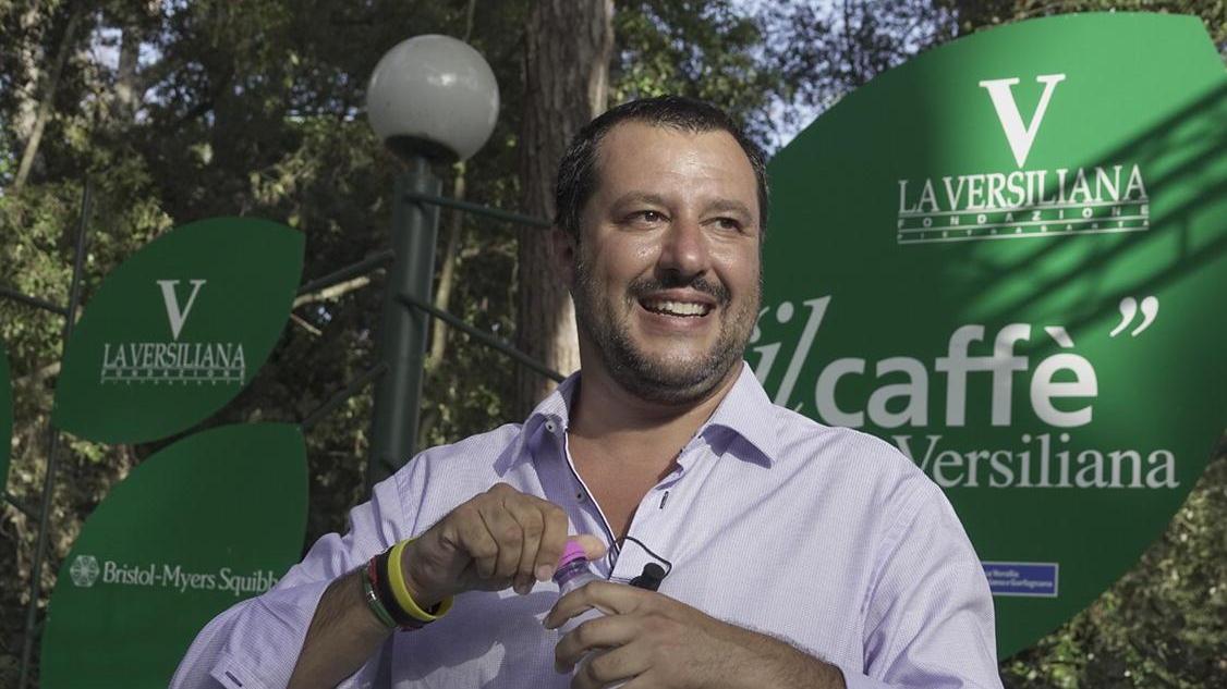 Il Salvini in blu: «Pronto a fare il premier»