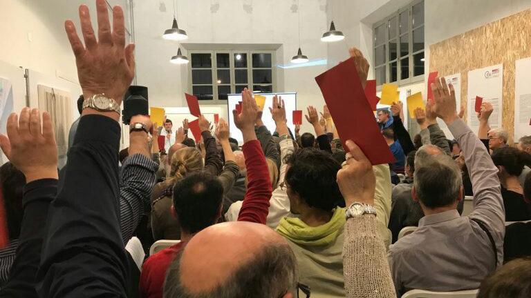 Profughi, a Reggio Emilia fatturati record per le coop “bianche”
