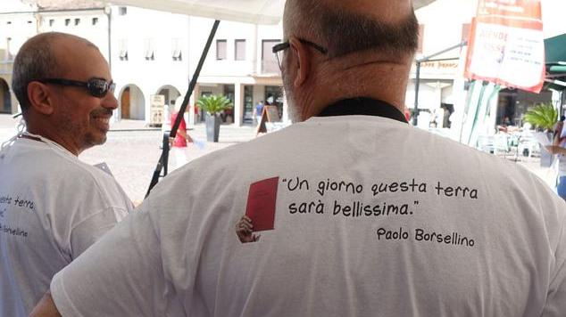 «Una piazza scandalosamente vuota»
